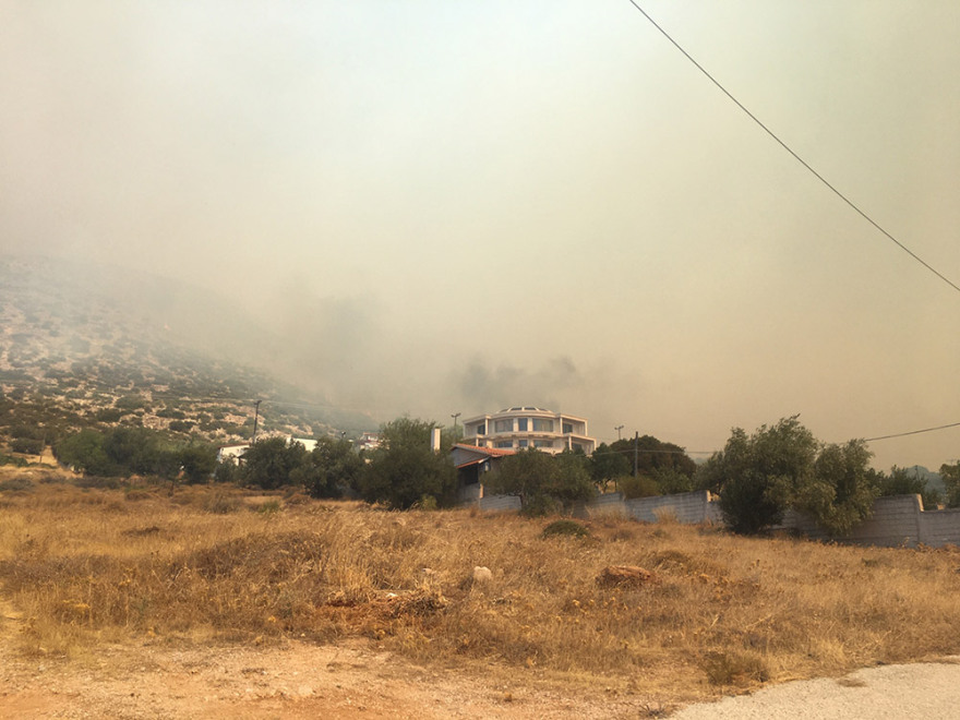 Μπαράζ πυρκαγιών στην Αττική: Ανησυχία για τις αναζωπυρώσεις - Έρευνες για εμπρησμούς σε Κερατέα και Λαυρεωτική