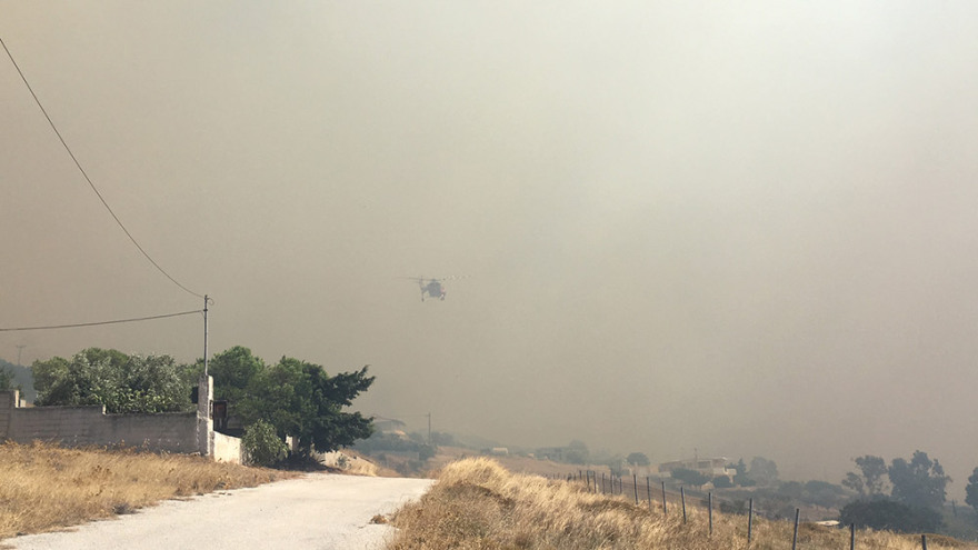 Μπαράζ πυρκαγιών στην Αττική: Ανησυχία για τις αναζωπυρώσεις - Έρευνες για εμπρησμούς σε Κερατέα και Λαυρεωτική