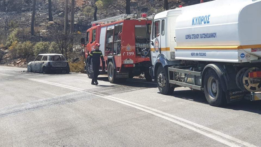 Μεγάλη φωτιά στη Νέα Μάκρη - Ενισχύονται οι πυροσβεστικές δυνάμεις