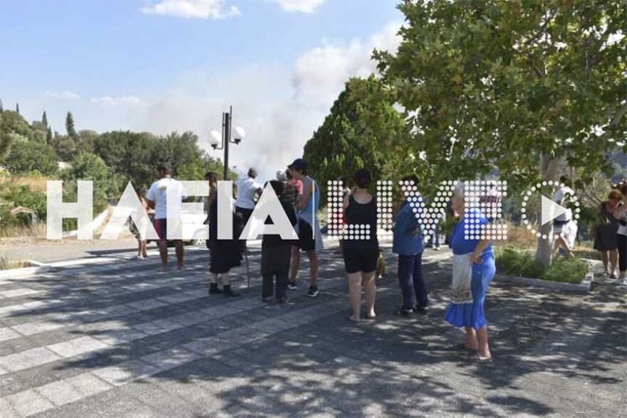 Φωτιά στον Κολοκυθά Ηλείας - Οδηγία για εκκένωση του χωριού Δάφνη, οι φλόγες έφτασαν κοντά στα πρώτα σπίτια