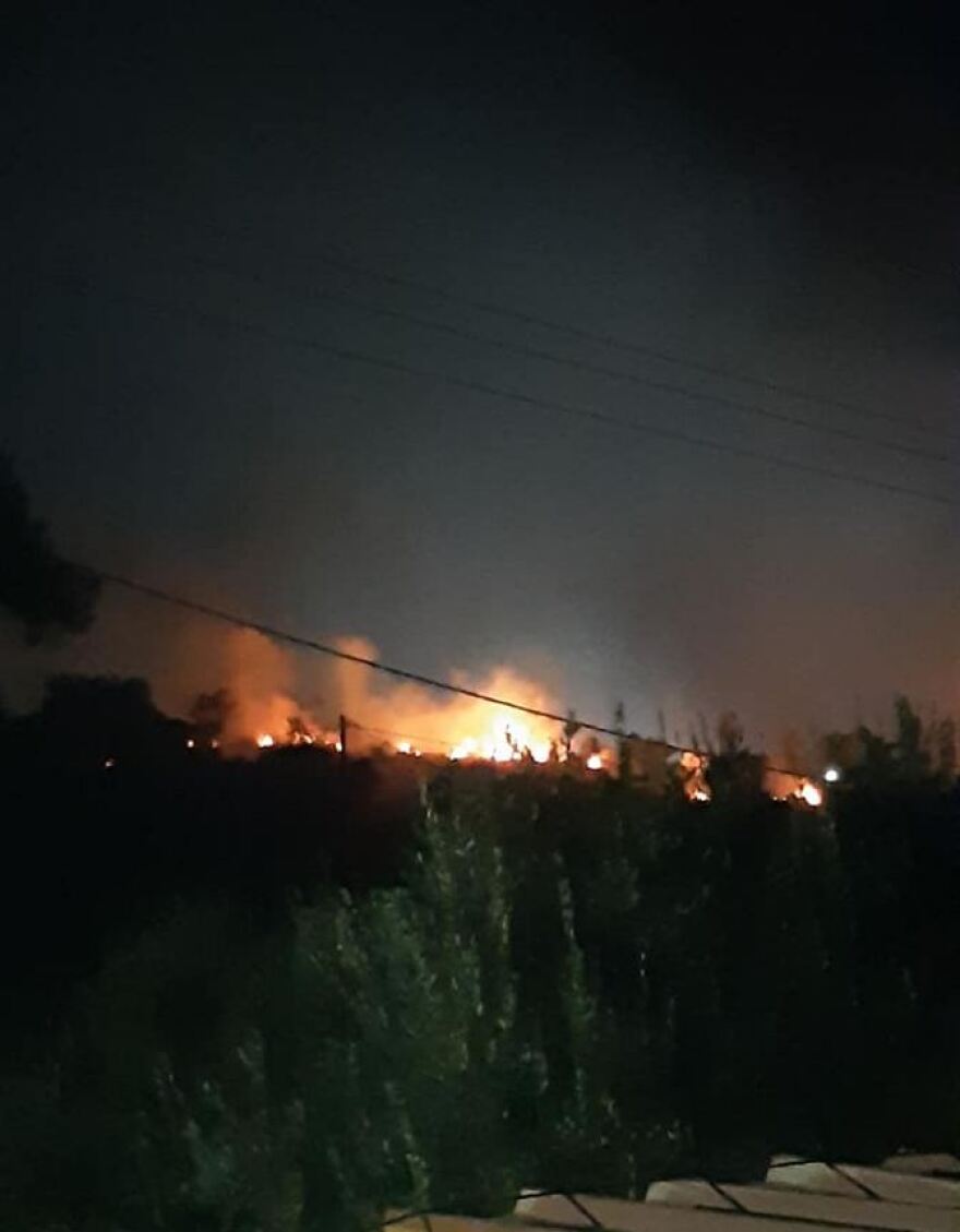 Πύρινη κόλαση στη Λέσβο: Στις φλόγες το ΚΥΤ της Μόριας - Στο δρόμο 12.000 μετανάστες (βίντεο)