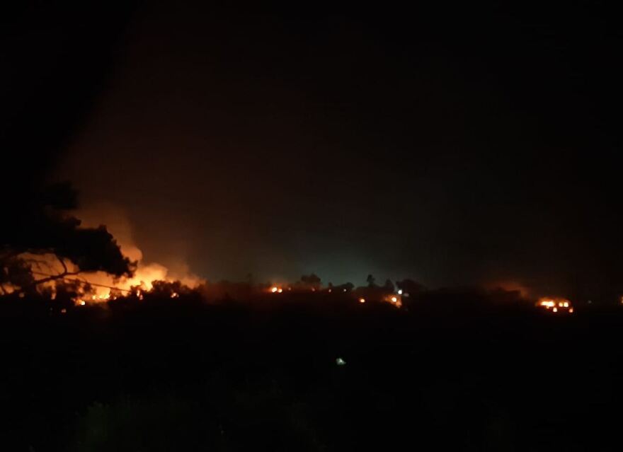 Πύρινη κόλαση στη Λέσβο: Στις φλόγες το ΚΥΤ της Μόριας - Στο δρόμο 12.000 μετανάστες (βίντεο)