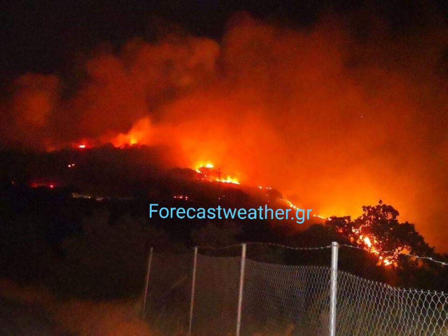 Πύρινη κόλαση στη Λέσβο: Στις φλόγες το ΚΥΤ της Μόριας - Στο δρόμο 12.000 μετανάστες (βίντεο)