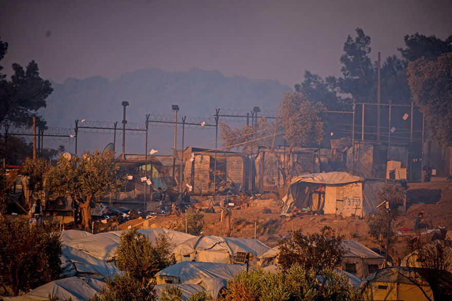 Φωτιά στη Μόρια: Σε κατάσταση έκτακτης ανάγκης η Λέσβος 