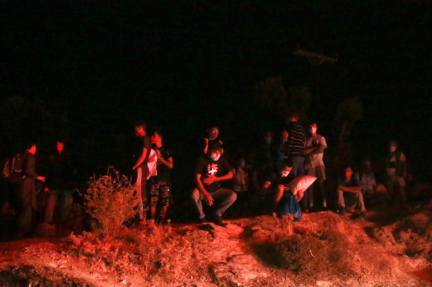 Φωτιά στη Μόρια: Συγκλονίζουν οι εικόνες και τα βίντεο από την πύρινη κόλαση της χθεσινής νύχτας