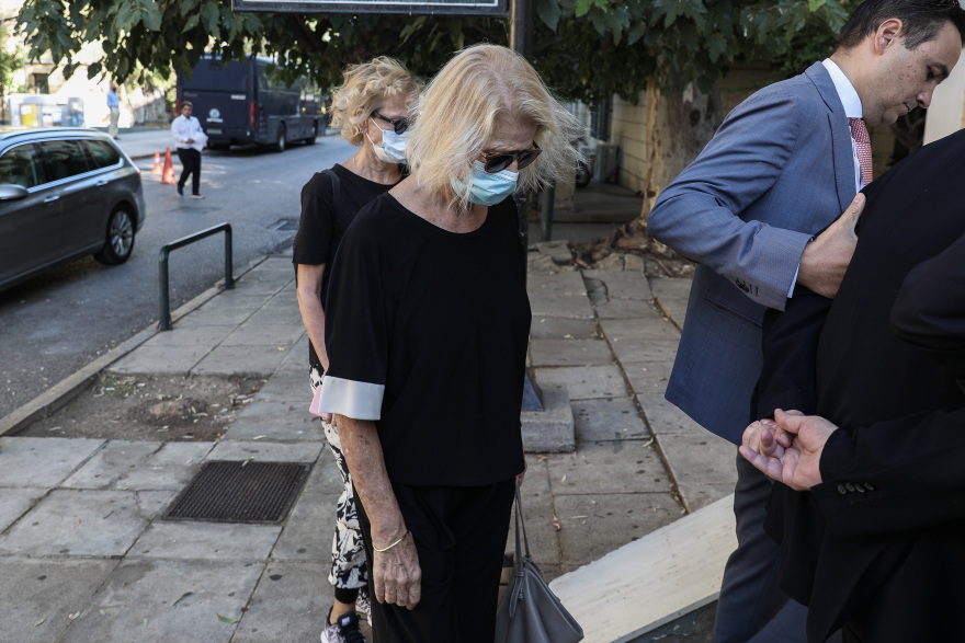 Σκάνδαλο Folli-Follie: Στην ανακρίτρια ο Δημήτρης Κουτσολιούτσος και η σύζυγός του - Δείτε φωτογραφίες