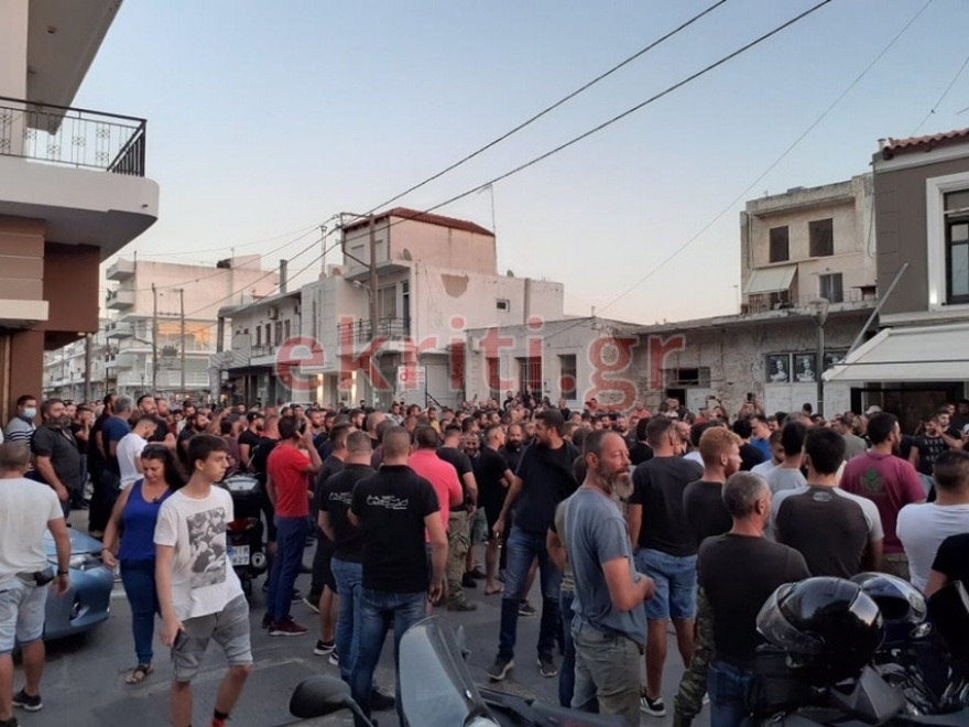 Εκρηκτικό το κλίμα στο Τυμπάκι: Πετροπόλεμος και χημικά