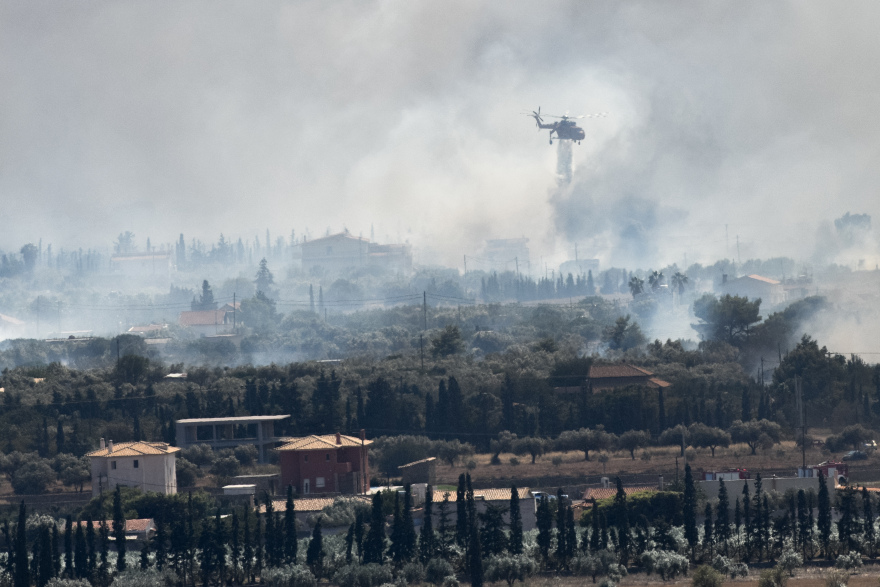 Μπαράζ πυρκαγιών στην Αττική: Ανησυχία για τις αναζωπυρώσεις - Έρευνες για εμπρησμούς σε Κερατέα και Λαυρεωτική
