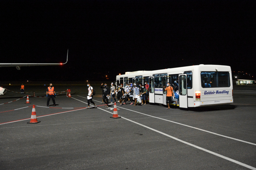 Μεταναστευτικό: Στη Θεσσαλονίκη τα πρώτα ασυνόδευτα προσφυγόπουλα από τη Μόρια
