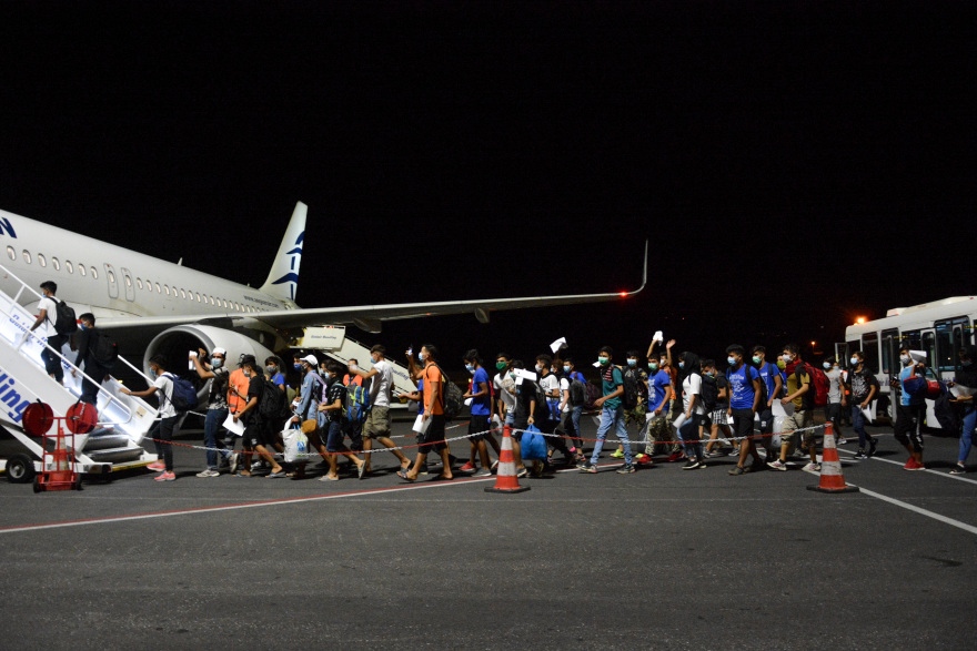 Μεταναστευτικό: Στη Θεσσαλονίκη τα πρώτα ασυνόδευτα προσφυγόπουλα από τη Μόρια