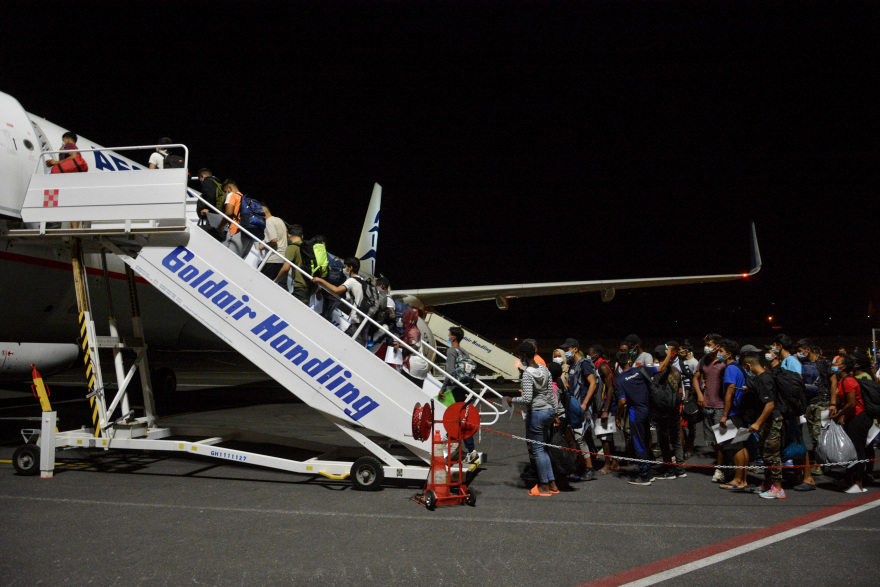 Μεταναστευτικό: Στη Θεσσαλονίκη τα πρώτα ασυνόδευτα προσφυγόπουλα από τη Μόρια