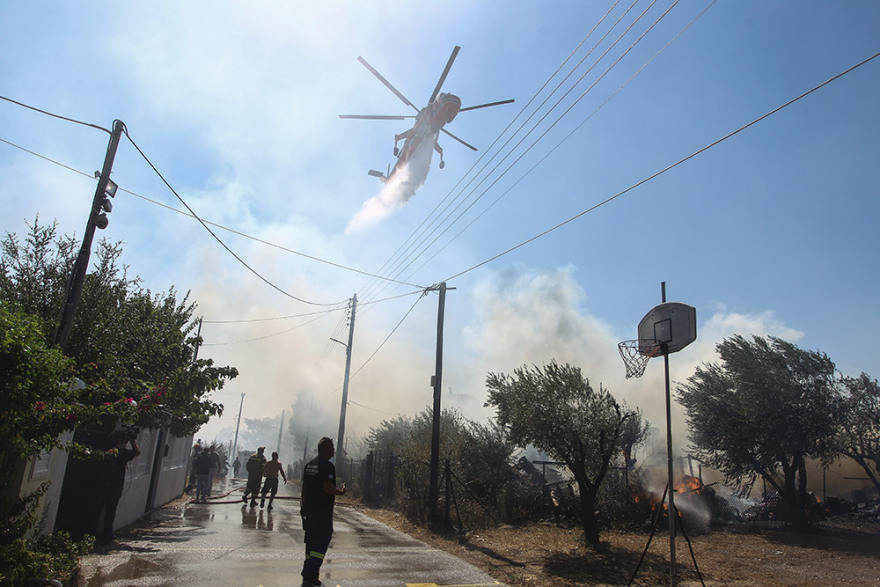Κερατέα: Αποκαΐδια και εικόνες καταστροφής την επόμενη μέρα της μεγάλης φωτιάς - Ζημιές σε πάνω από 30 σπίτια