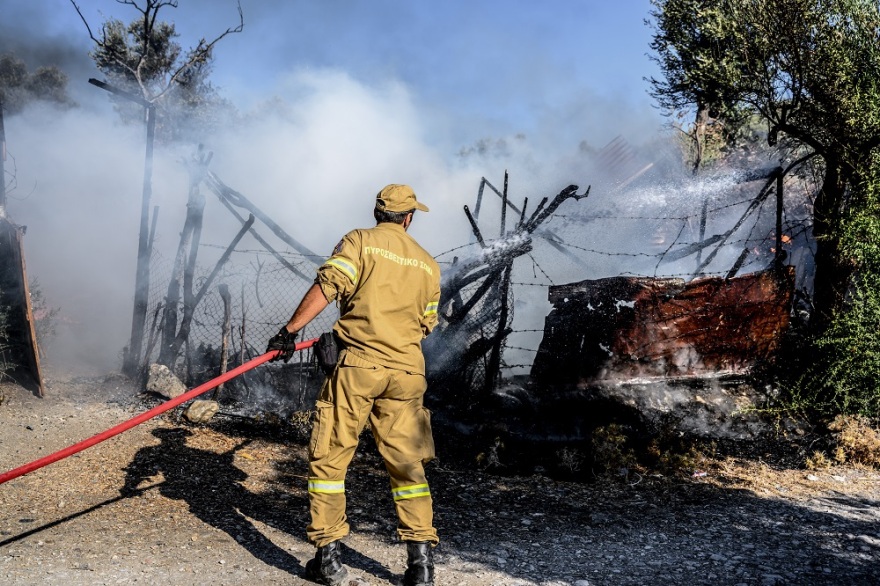 Μυτιλήνη: Έσβησε και η 4η πυρκαγιά - Ολοκληρωτική καταστροφή στο ΚΥΤ της Μόριας
