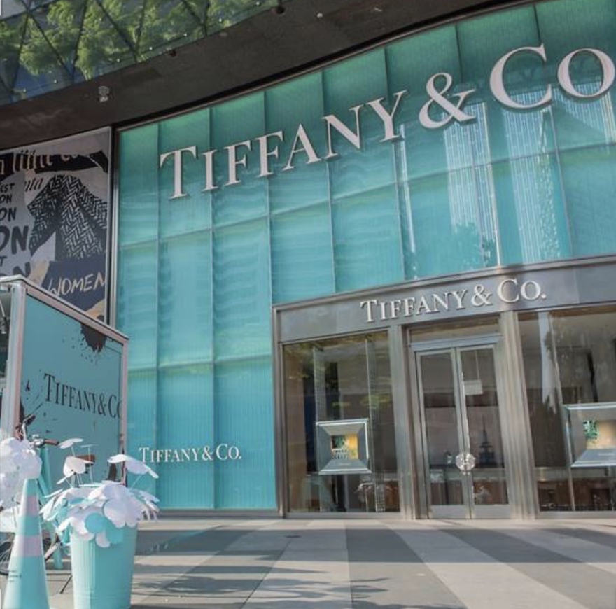Τiffany & Co: Σέρνει τον μεγιστάνα Μπερνάρ Αρνό στα δικαστήρια - Ακυρώθηκε το deal του αιώνα 
