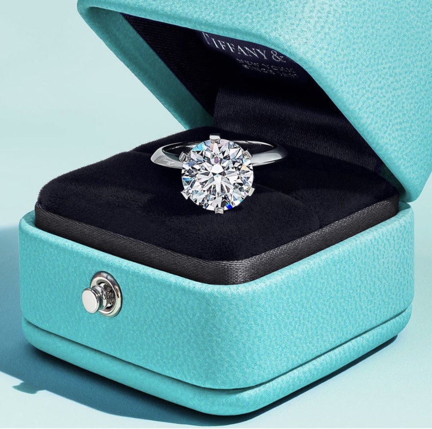 Τiffany & Co: Σέρνει τον μεγιστάνα Μπερνάρ Αρνό στα δικαστήρια - Ακυρώθηκε το deal του αιώνα 