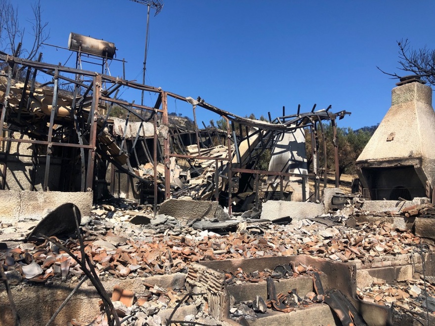 Κερατέα: Αποκαΐδια και εικόνες καταστροφής την επόμενη μέρα της μεγάλης φωτιάς - Ζημιές σε πάνω από 30 σπίτια