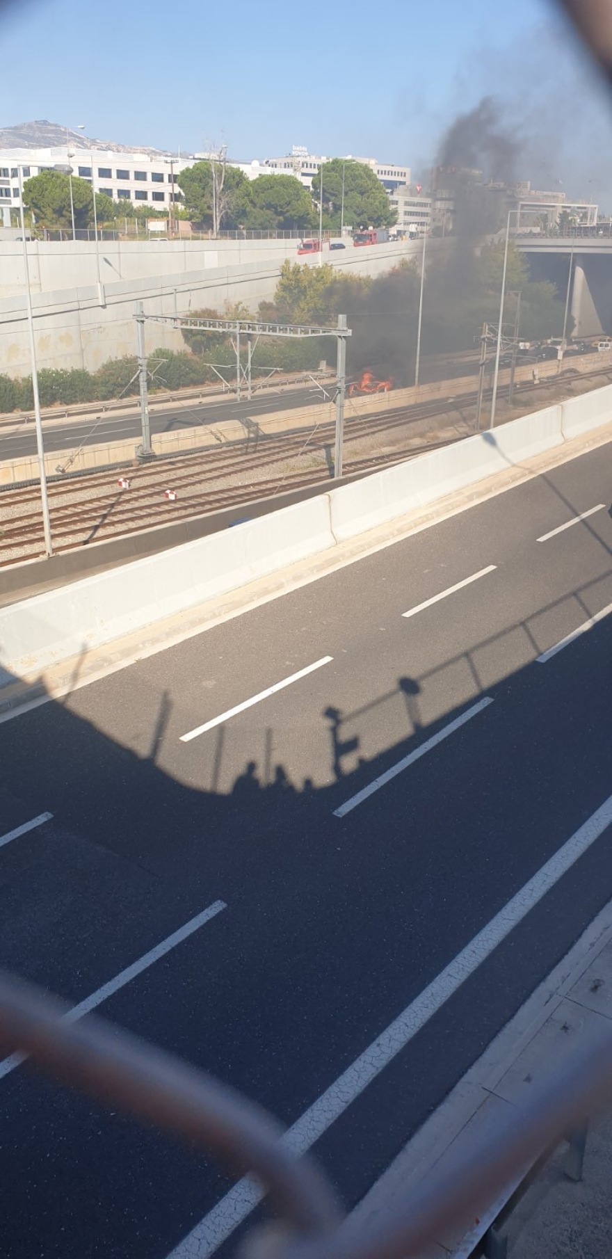 Αττική οδός: Φλεγόμενο όχημα κοντά στο «Δαχτυλίδι» - Τεράστιο μποτιλιάρισμα 