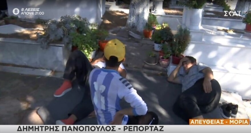 Λέσβος: Στους δρόμους οι μετανάστες - Μπλόκα από κατοίκους