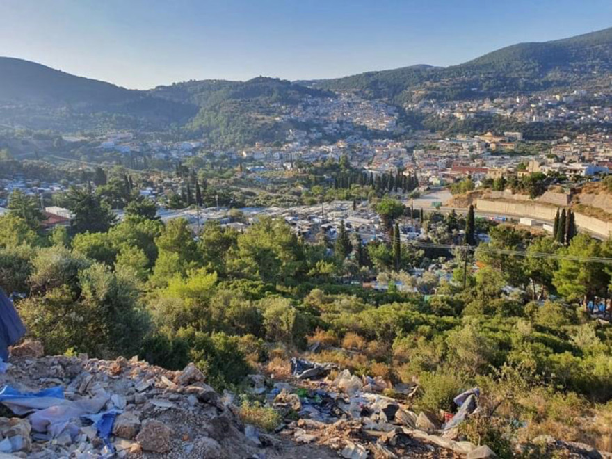 Σάμος: Απομακρύνονται σκηνές από το κέντρο φιλοξενίας - Φόβοι για επεισόδια