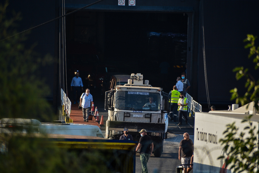 Καζάνι που βράζει η Λέσβος: Κάτοικοι και μετανάστες δεν θέλουν επιστροφή στη Μόρια