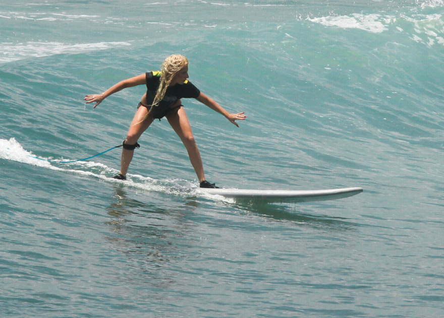 Οταν τα αστέρια του Χόλιγουντ αποφασίζουν να δαμάσουν τα κύματα