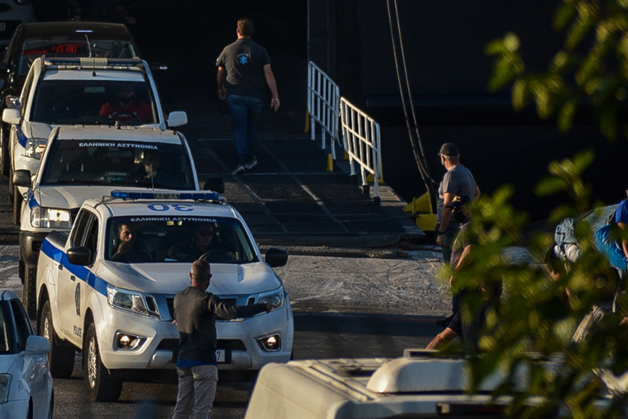 Καζάνι που βράζει η Λέσβος: Κάτοικοι και μετανάστες δεν θέλουν επιστροφή στη Μόρια