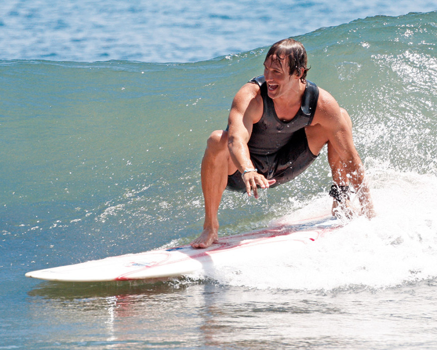 Οταν τα αστέρια του Χόλιγουντ αποφασίζουν να δαμάσουν τα κύματα