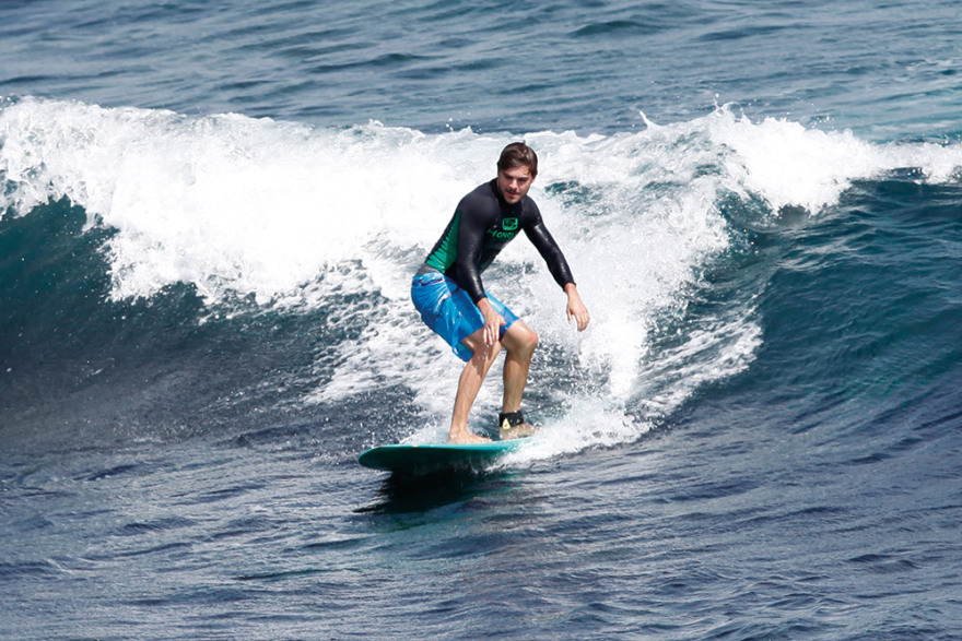 Οταν τα αστέρια του Χόλιγουντ αποφασίζουν να δαμάσουν τα κύματα