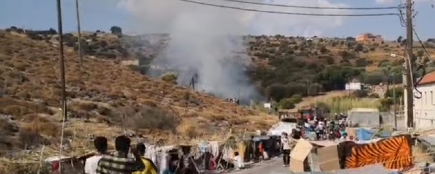 Λέσβος: Πετροπόλεμος μεταξύ μεταναστών και ΕΛΑΣ στο Καρά Τεπέ