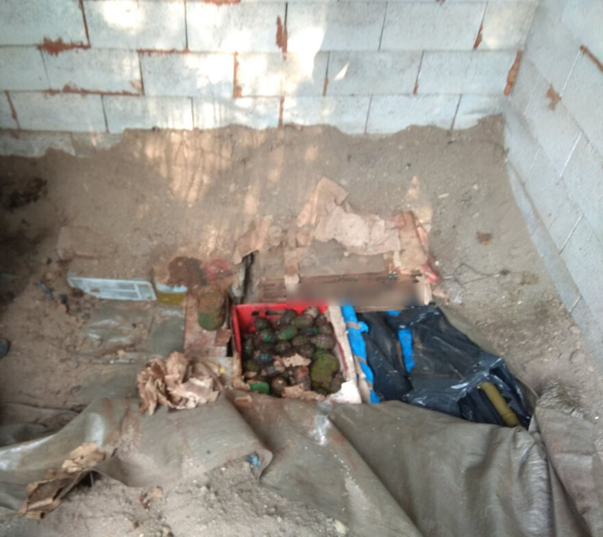 Καστοριά: Δείτε φωτογραφίες και βίντεο από το κρησφύγετο με τις ρουκέτες και τα καλάσνικοφ