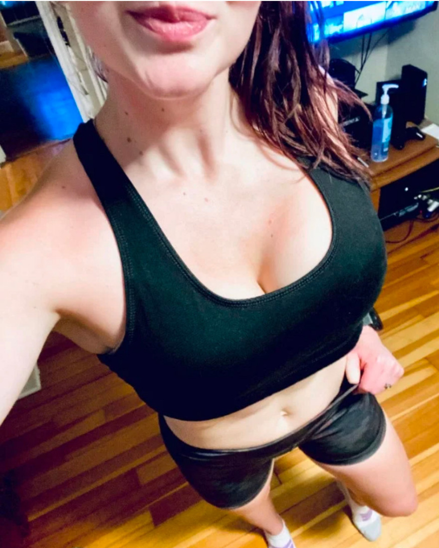 Sports bra: Το απόλυτο αθλητικό αξεσουάρ για φετιχιστές