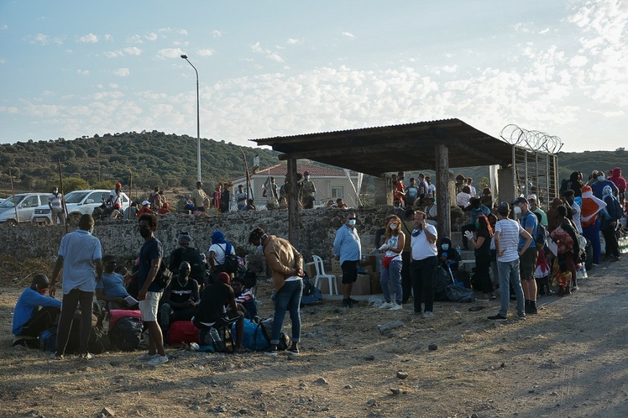 Μπήκαν στο νέο καταυλισμό του Καρά Τεπέ οι πρώτοι μετανάστες - Συνεχίζεται η καταγραφή