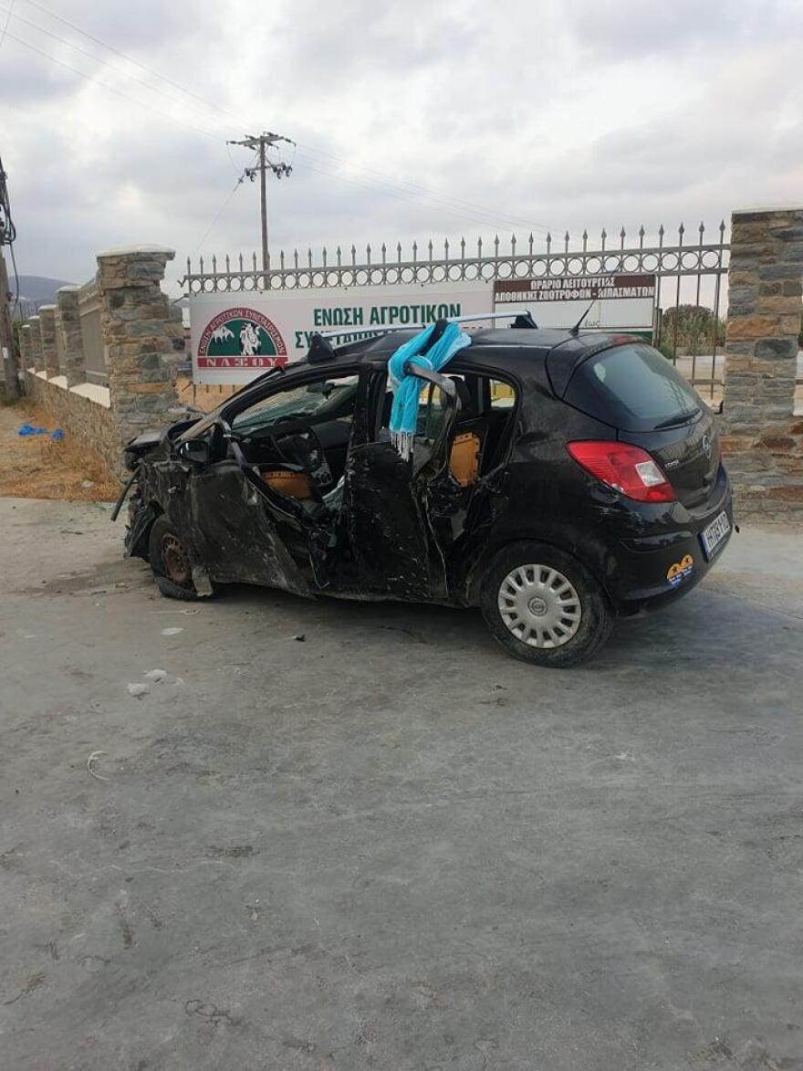 Οικογενειακή τραγωδία στη Νάξο: Νεκρή μητέρα, σοβαρά τραυματίες πατέρας και κόρη σε τροχαίο