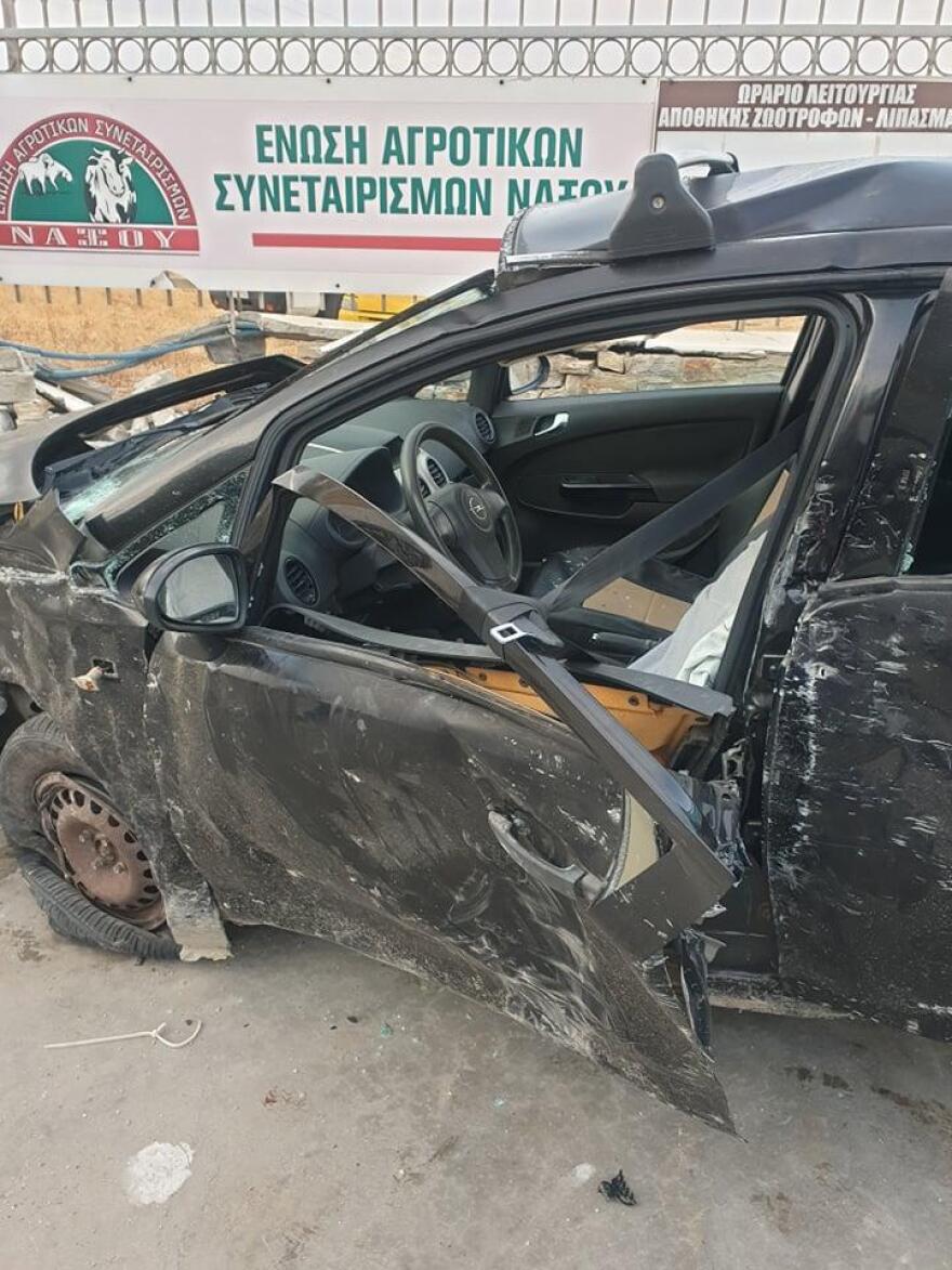 Οικογενειακή τραγωδία στη Νάξο: Νεκρή μητέρα, σοβαρά τραυματίες πατέρας και κόρη σε τροχαίο