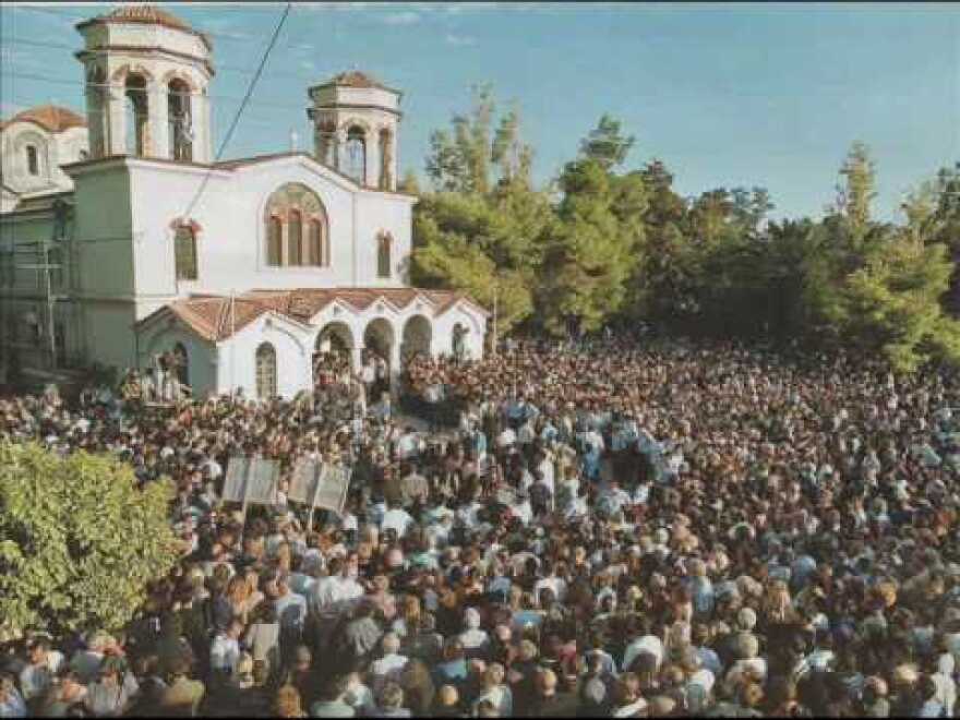 Στέλιος Καζαντζίδης: Όταν η Ελλάδα αποχαιρέτησε τον μουσικό της ήρωα