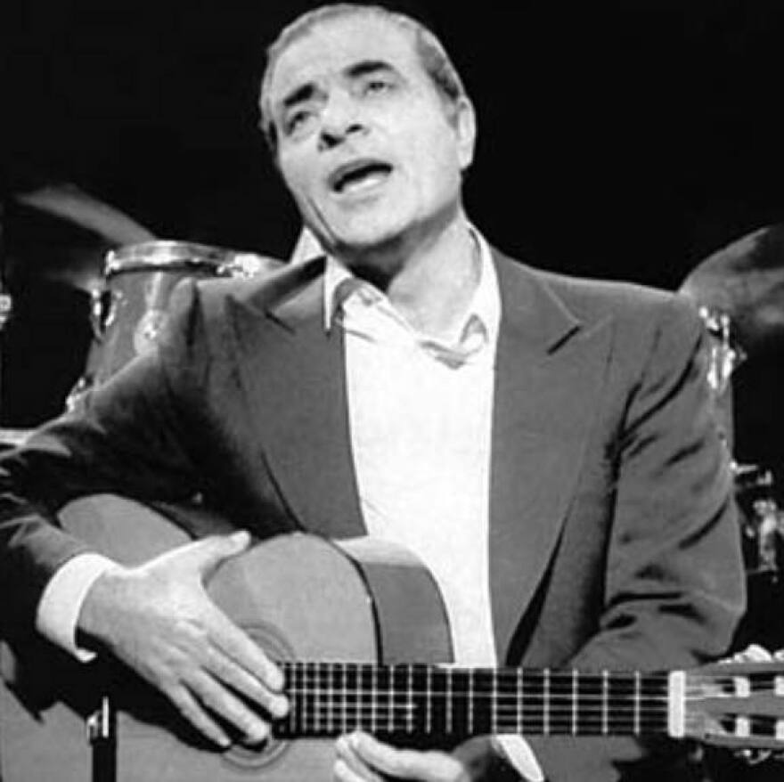 Στέλιος Καζαντζίδης: Όταν η Ελλάδα αποχαιρέτησε τον μουσικό της ήρωα