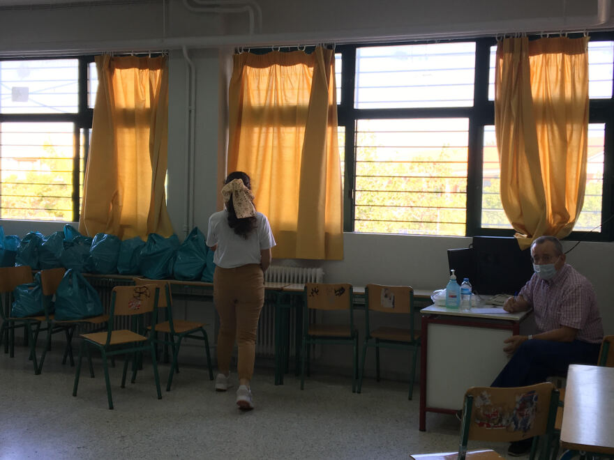 Σχολεία - Κορωνοϊός:  Οι μάσκες, οι θερμομετρήσεις και τα πλέξιγκλας οι «πρωταγωνιστές» της φετινής χρονιάς 