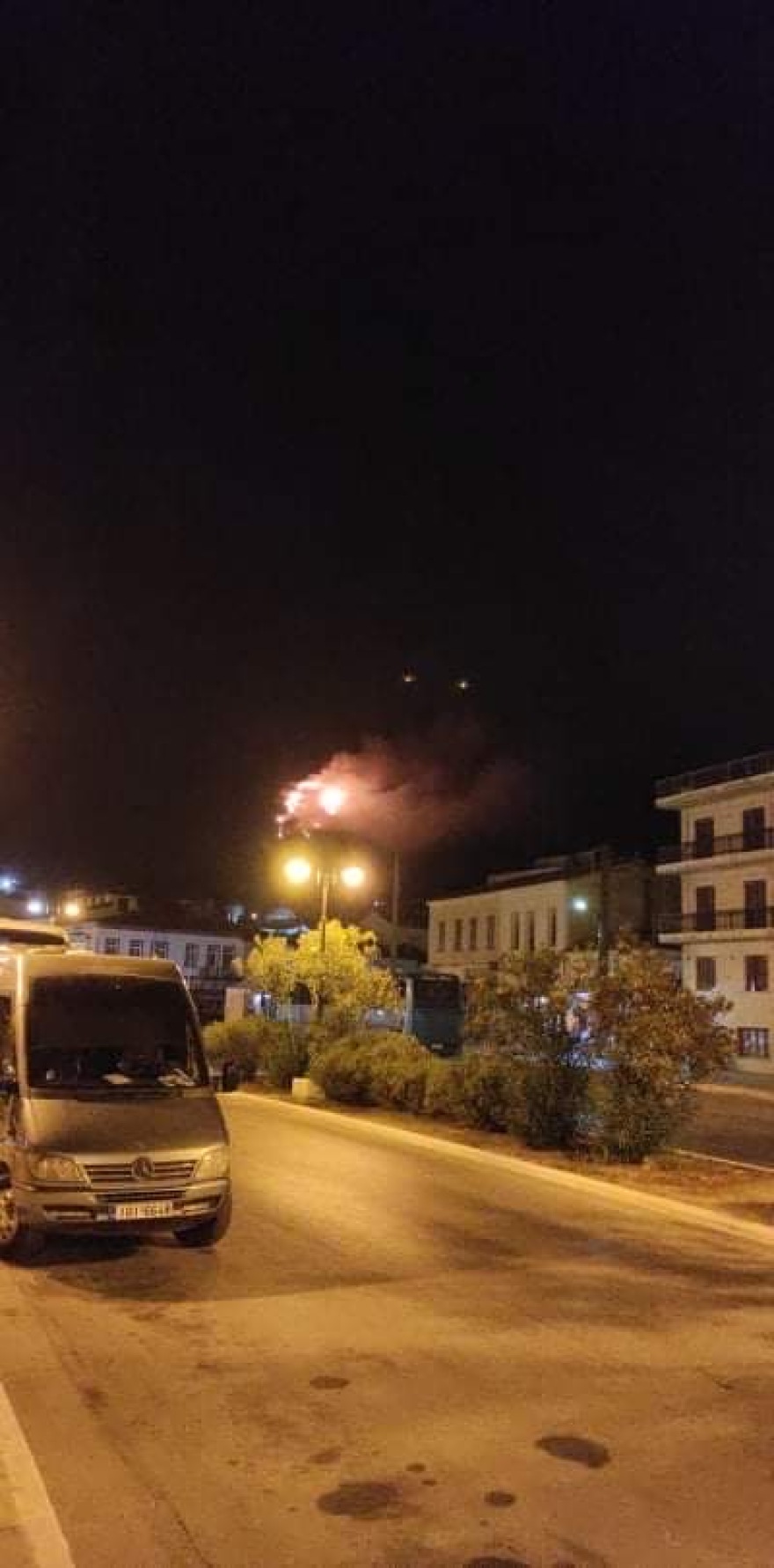 Φωτιά κοντά στη δομή μεταναστών της Σάμου