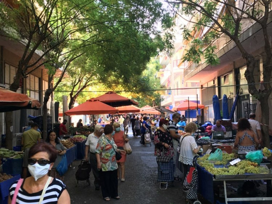 Αυτοψία του protothema.gr στην Αττική: Πώς τηρήθηκαν τα μέτρα σε στάσεις λεωφορείων και λαϊκές