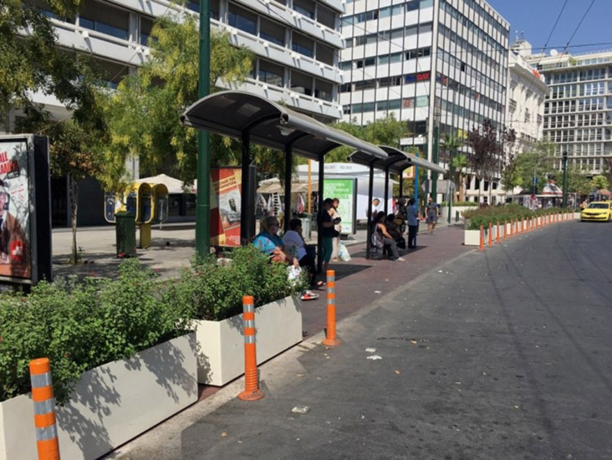 Αυτοψία του protothema.gr στην Αττική: Πώς τηρήθηκαν τα μέτρα σε στάσεις λεωφορείων και λαϊκές