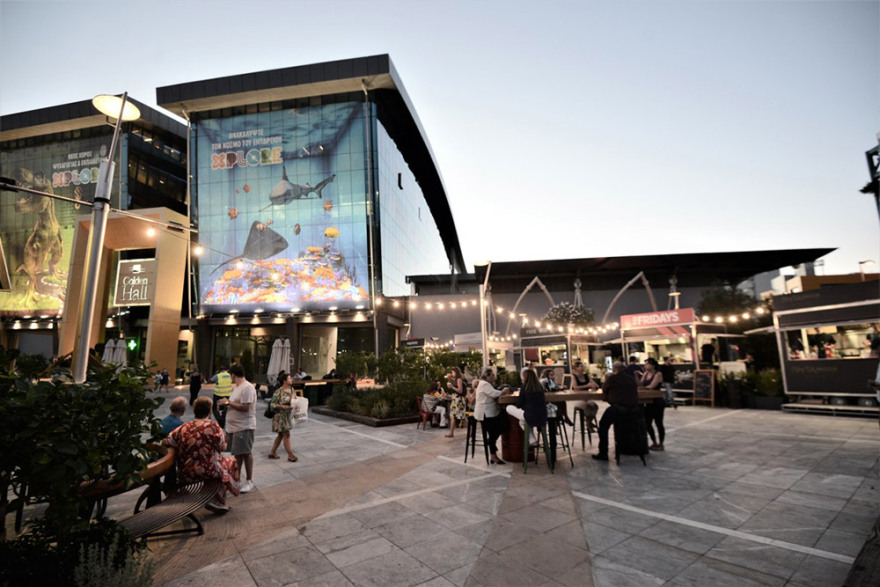 Στο Golden Hall συμβαίνουν απίστευτα πράγματα!