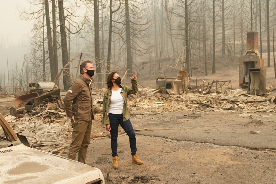 ΗΠΑ: Εικόνες απόλυτης καταστροφής από τις πυρκαγιές - 25 νεκροί, 16 αγνοούμενοι