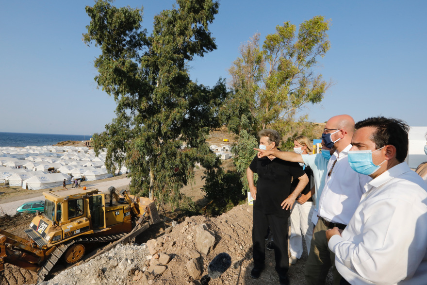 Μεταναστευτικό: Τελευταία προειδοποίηση στους μετανάστες να μπουν στο Καρά Τεπέ - Έξι Αφγανοί έκαψαν τη Μόρια