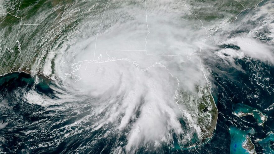 Ο κυκλώνας Σάλι στις ακτές των ΗΠΑ: Ισχυρές βροχές και άνεμοι με ταχύτητες 140 χλμ./ώρα