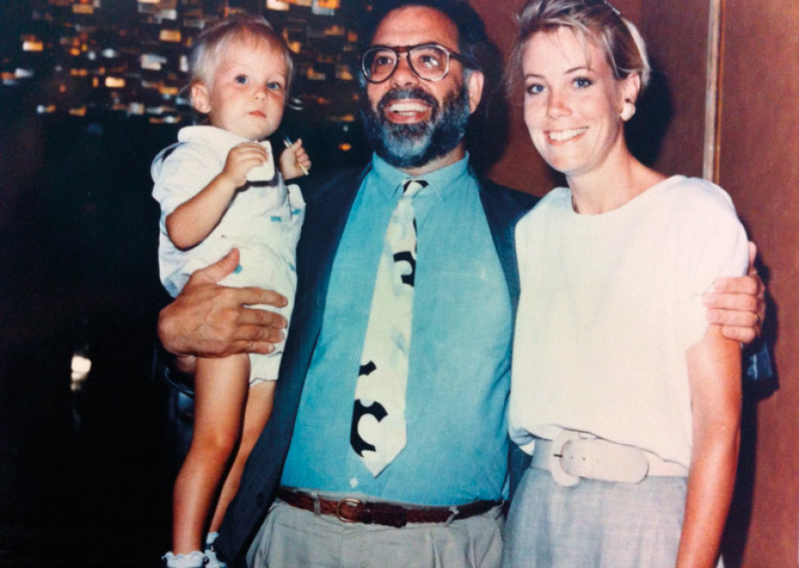 Τες Σπέντζος: «Η ομορφιά δεν είναι πάντα διαβατήριο»