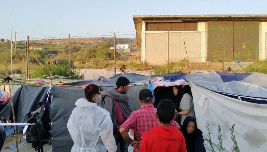 Αστυνομική επιχείρηση στη Λέσβο για τη μεταφορά των μεταναστών στο Καρά Τεπέ - Δείτε βίντεο 