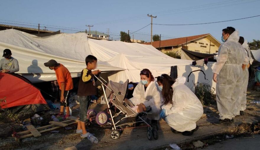 Αστυνομική επιχείρηση στη Λέσβο για τη μεταφορά των μεταναστών στο Καρά Τεπέ - Δείτε βίντεο 