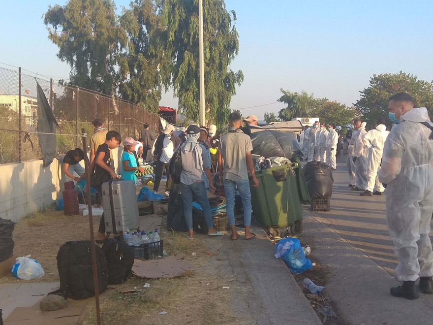 Αστυνομική επιχείρηση στη Λέσβο για τη μεταφορά των μεταναστών στο Καρά Τεπέ - Δείτε βίντεο 