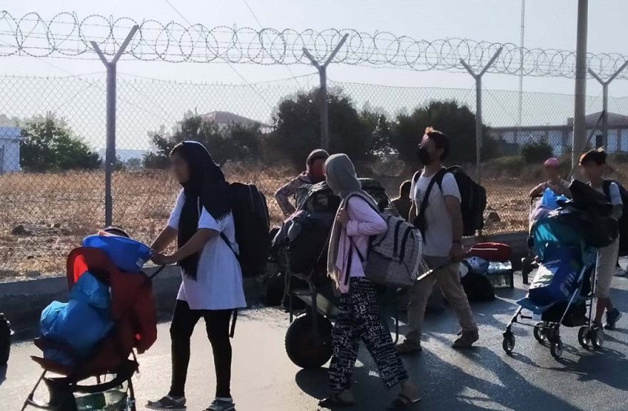 Αστυνομική επιχείρηση στη Λέσβο για τη μεταφορά των μεταναστών στο Καρά Τεπέ - Δείτε βίντεο 