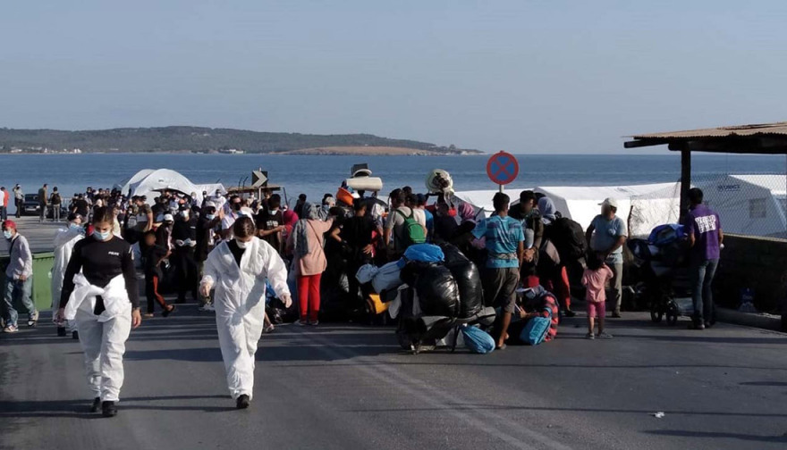 Αστυνομική επιχείρηση στη Λέσβο για τη μεταφορά των μεταναστών στο Καρά Τεπέ - Δείτε βίντεο 